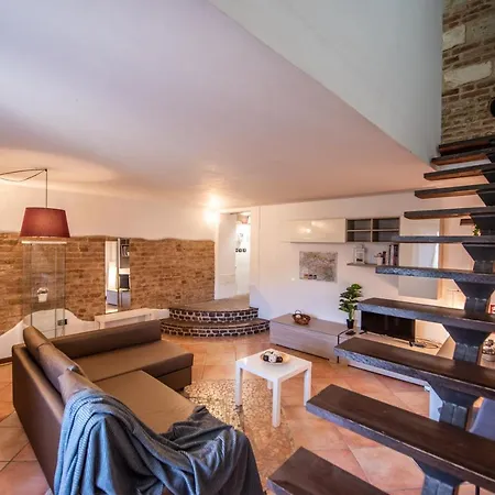 Apartment Rose House